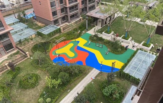 運(yùn)動(dòng)場塑膠地坪