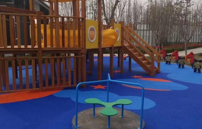 運動場塑膠地坪