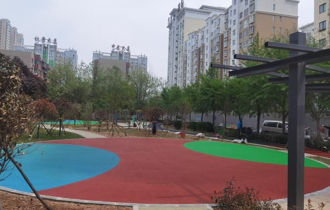 運(yùn)動(dòng)場塑膠地坪